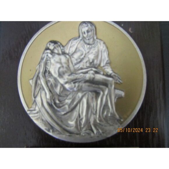 VINTAGE PIETA SMALL WOODEN PLAQUE WALL HANGING MADE IN JAPAN JESUS MOTHER MARY - Picture 1 of 6